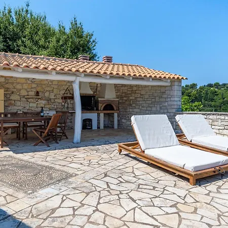 Iremia Villa