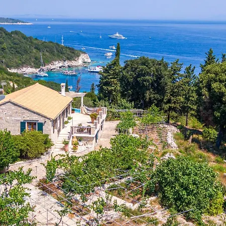 Iremia Villa *